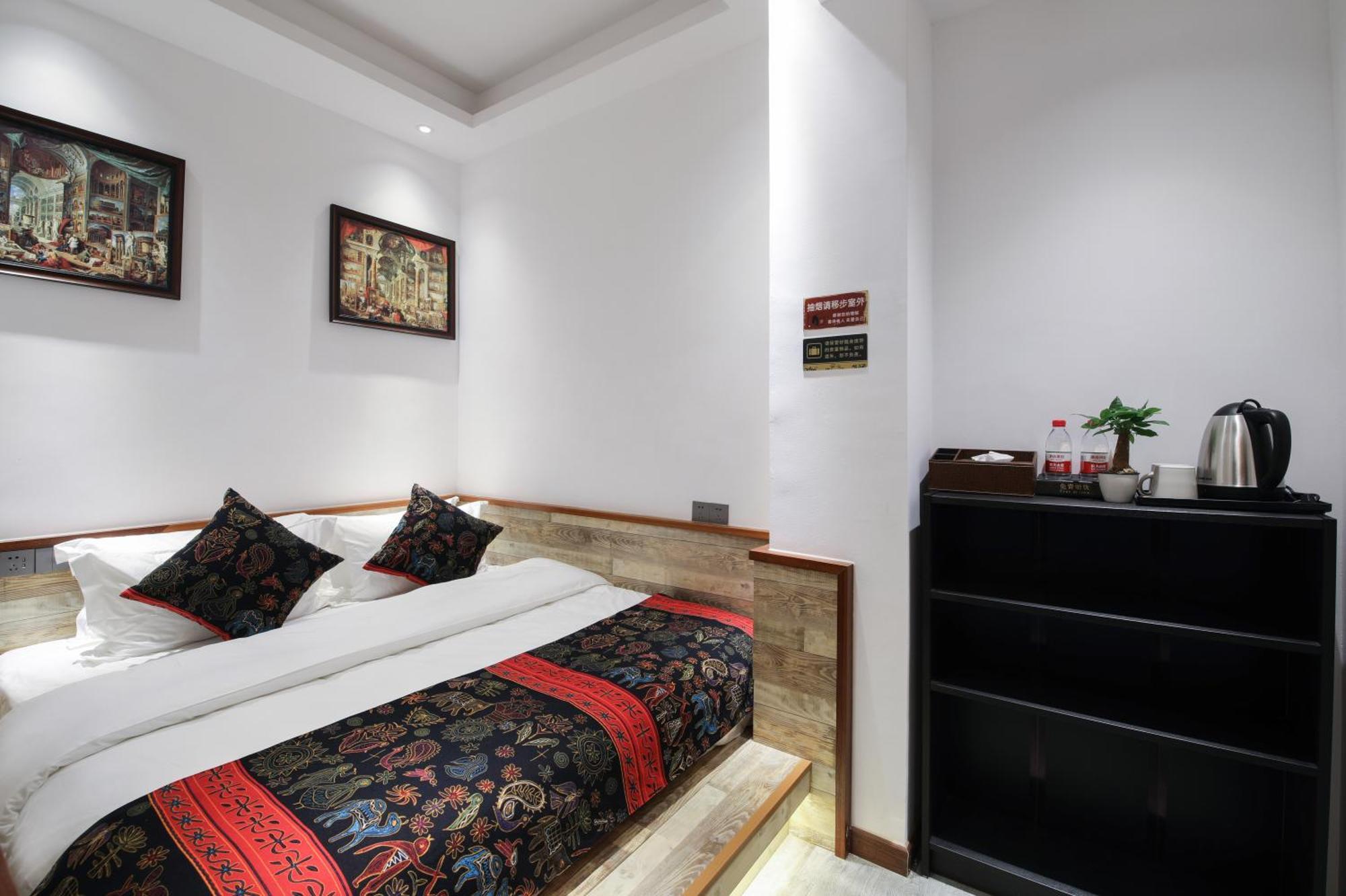 Zou Qu Ye Travel Hotel Чунцин Екстериор снимка