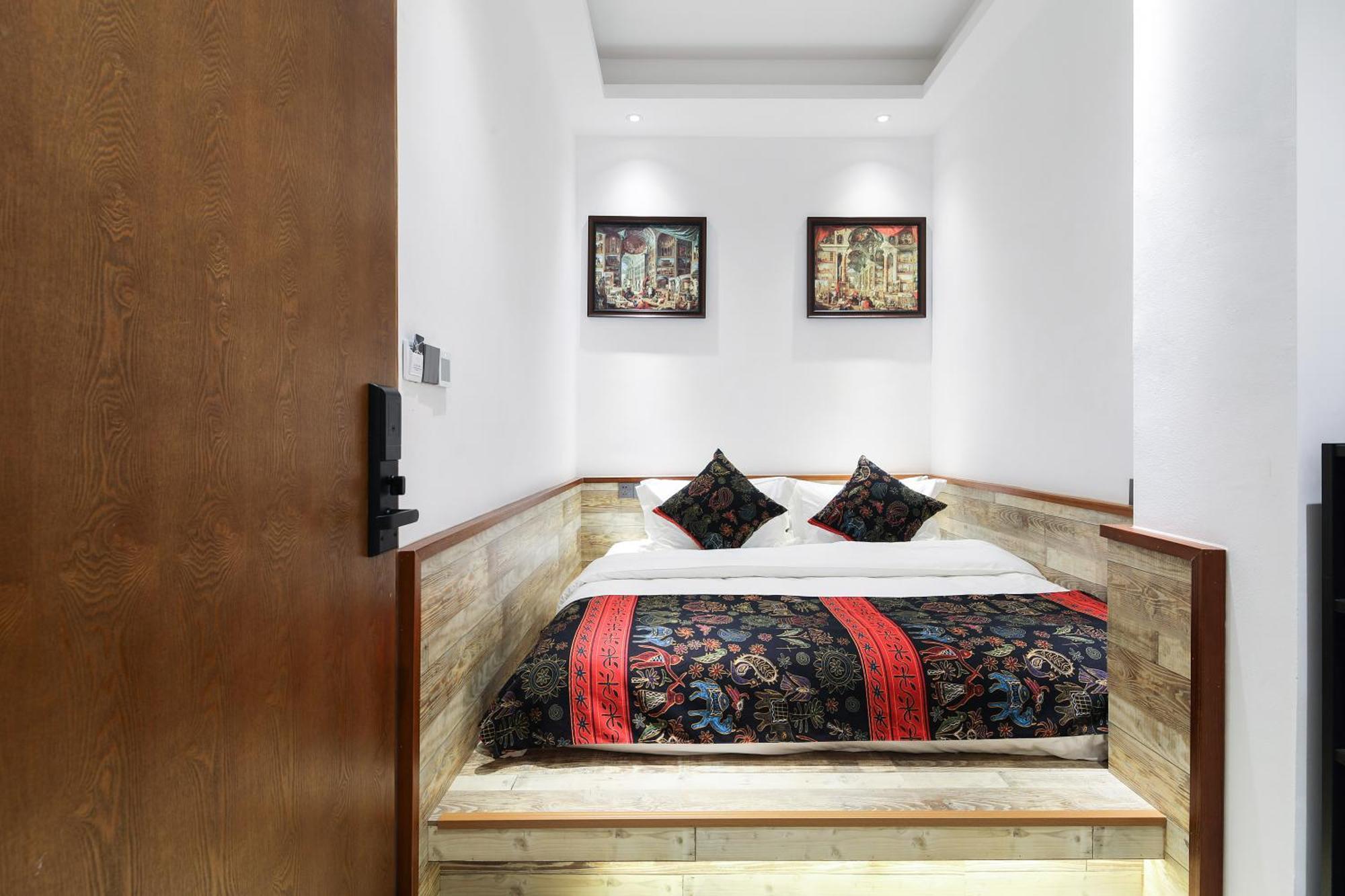 Zou Qu Ye Travel Hotel Чунцин Екстериор снимка