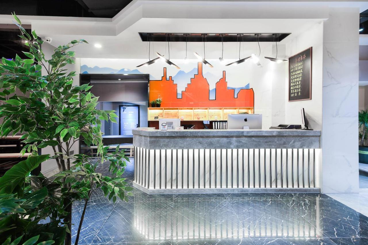 Zou Qu Ye Travel Hotel Чунцин Екстериор снимка