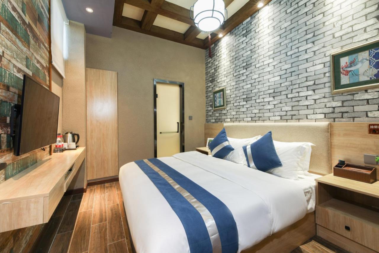 Zou Qu Ye Travel Hotel Чунцин Екстериор снимка