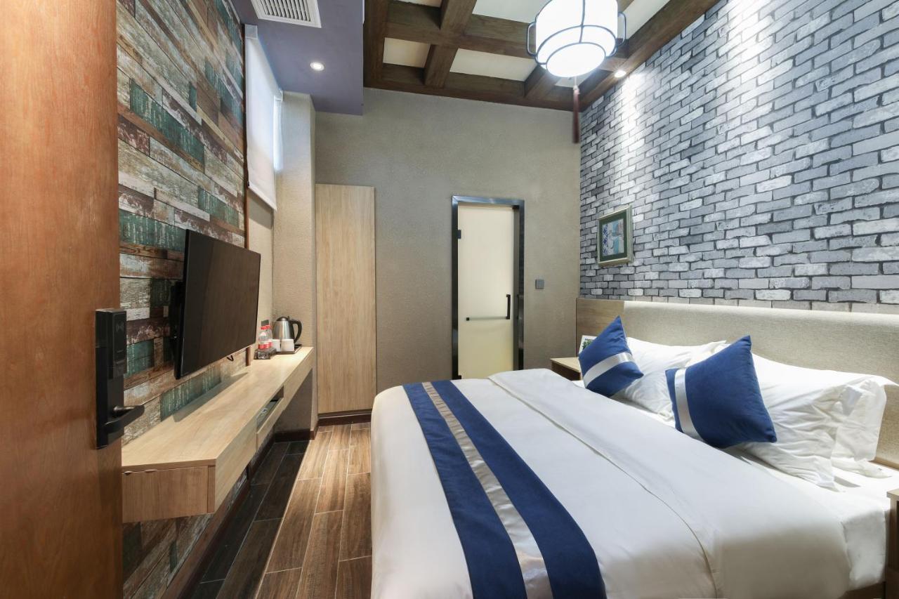 Zou Qu Ye Travel Hotel Чунцин Екстериор снимка