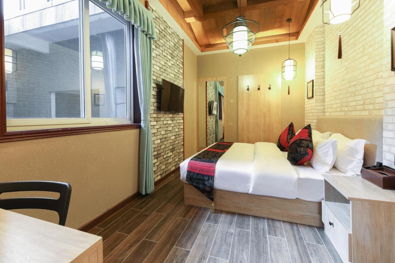 Zou Qu Ye Travel Hotel Чунцин Екстериор снимка