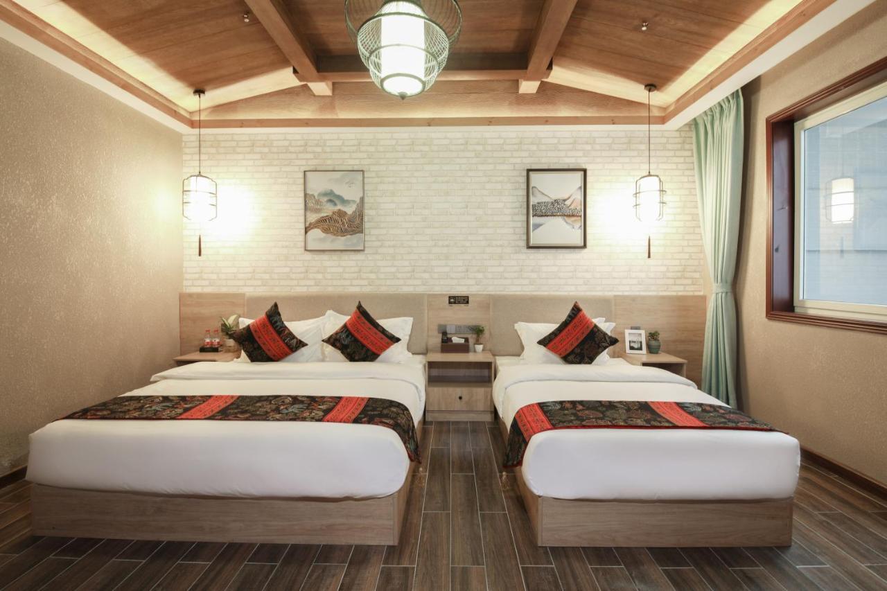 Zou Qu Ye Travel Hotel Чунцин Екстериор снимка