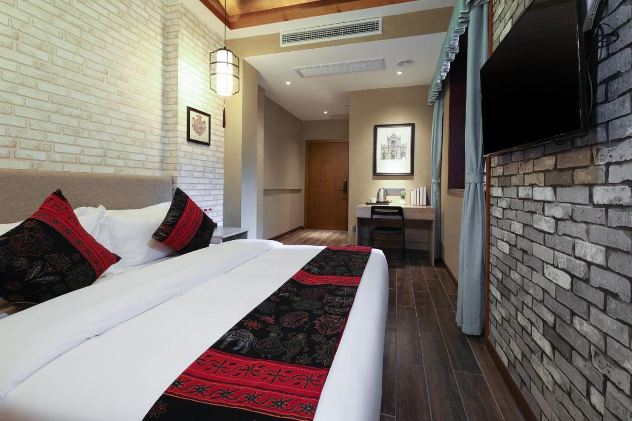 Zou Qu Ye Travel Hotel Чунцин Екстериор снимка