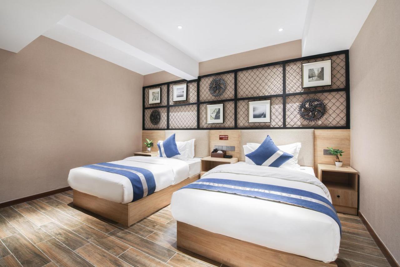 Zou Qu Ye Travel Hotel Чунцин Екстериор снимка