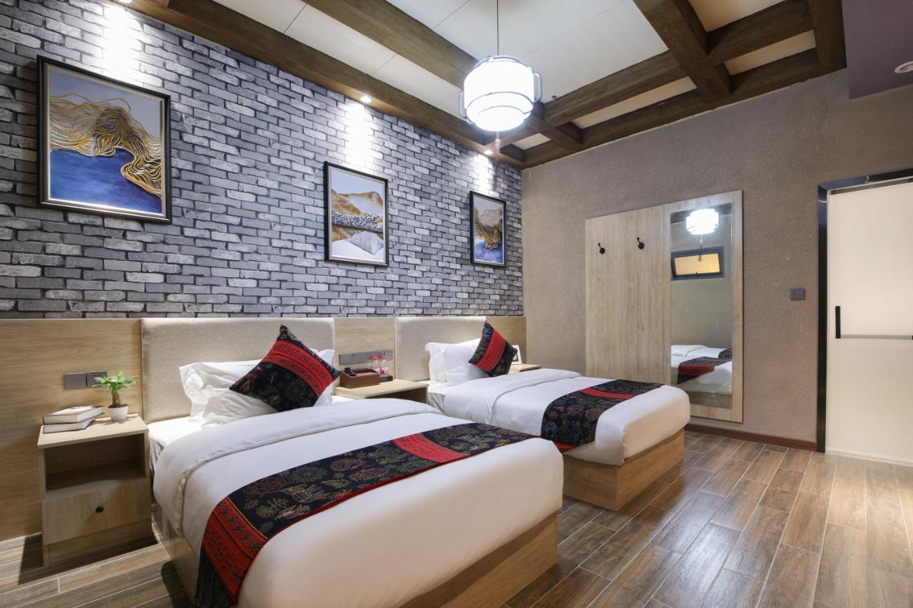 Zou Qu Ye Travel Hotel Чунцин Екстериор снимка