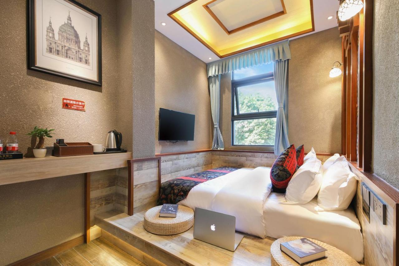 Zou Qu Ye Travel Hotel Чунцин Екстериор снимка