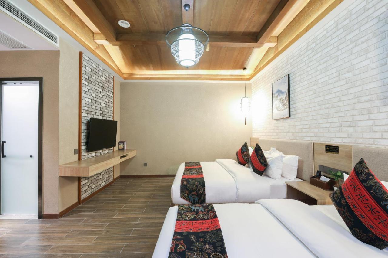 Zou Qu Ye Travel Hotel Чунцин Екстериор снимка