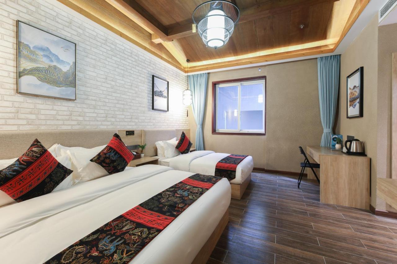 Zou Qu Ye Travel Hotel Чунцин Екстериор снимка