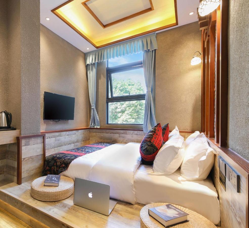 Zou Qu Ye Travel Hotel Чунцин Екстериор снимка